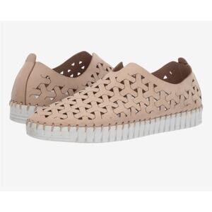 NIB womans eric michael Inez slip on leather flat shoe size 39 (8-8.5)